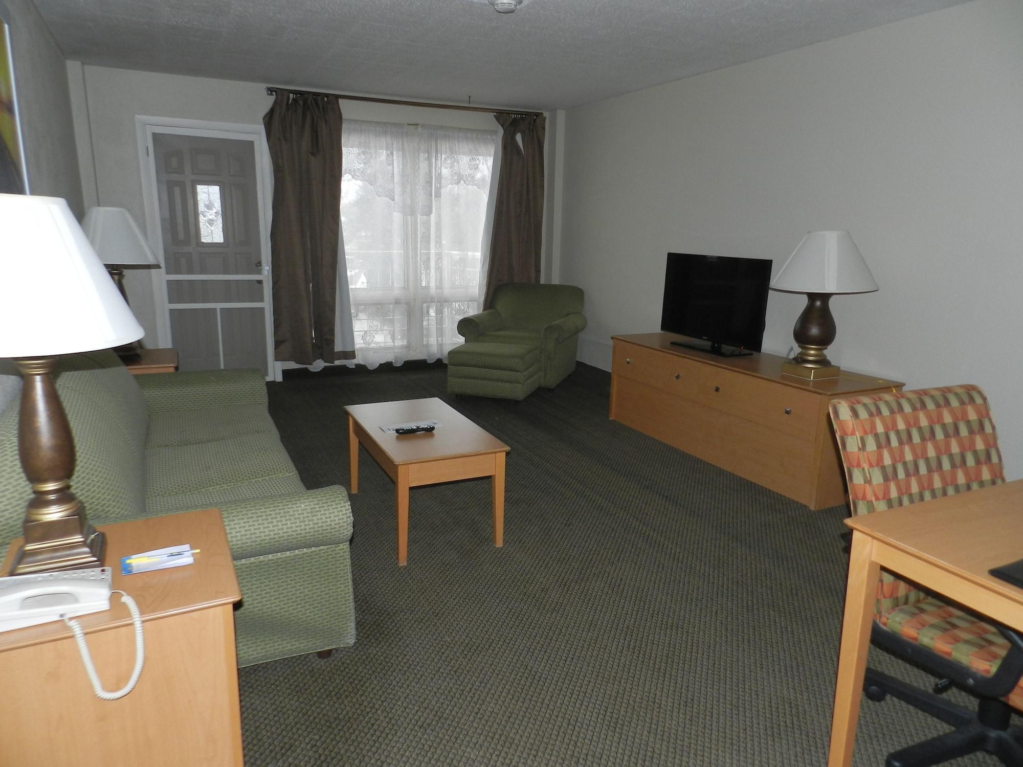 Clarion Pointe Rhinelander Downtown Hotel Exterior photo