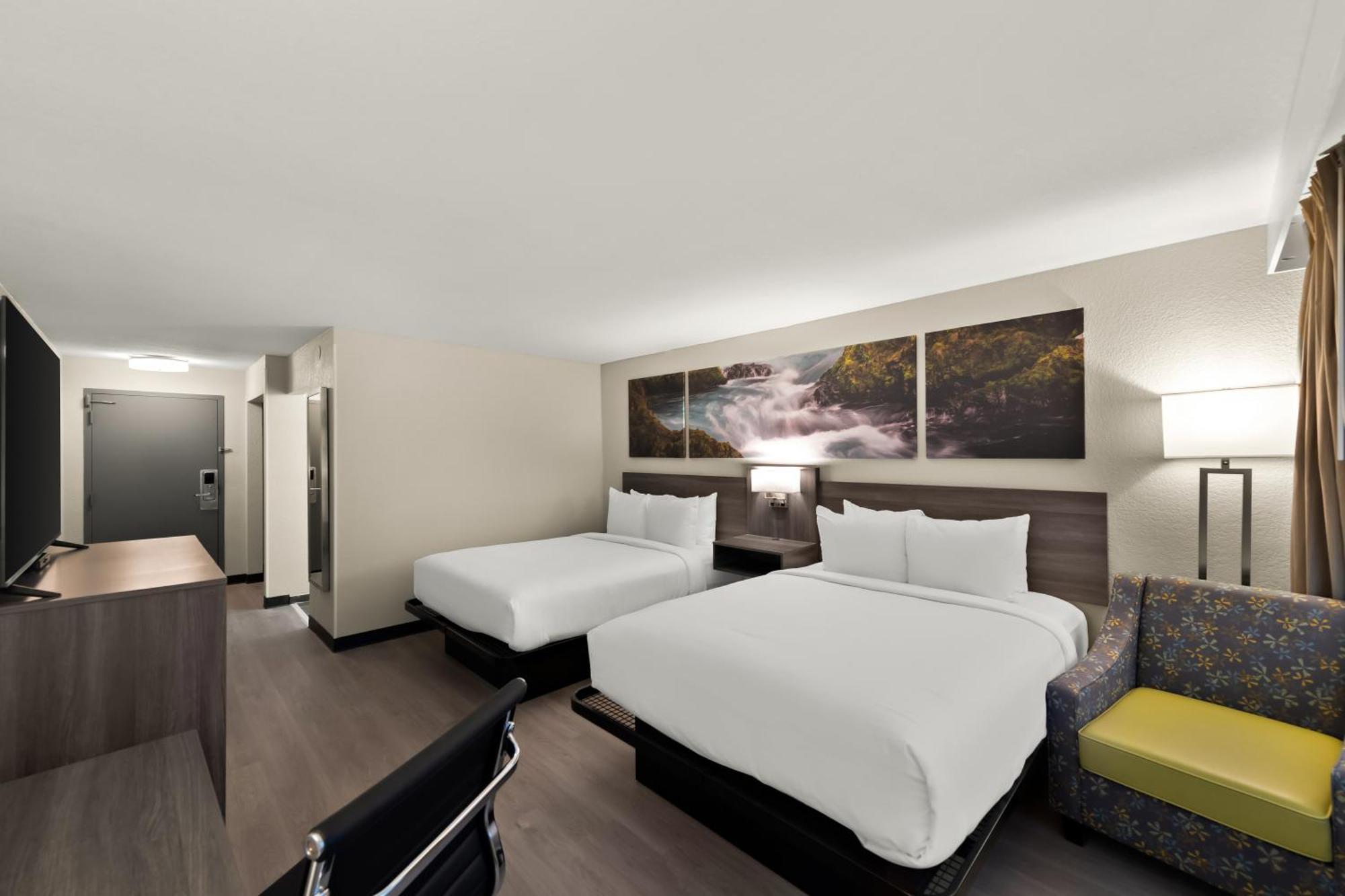 Clarion Pointe Rhinelander Downtown Hotel Exterior photo