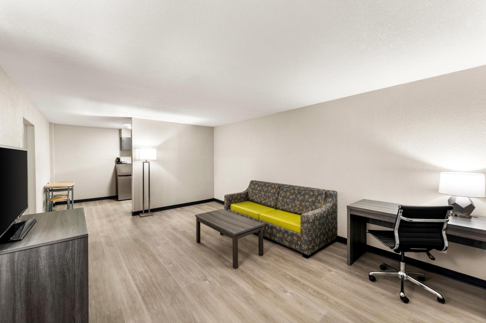 Clarion Pointe Rhinelander Downtown Hotel Exterior photo