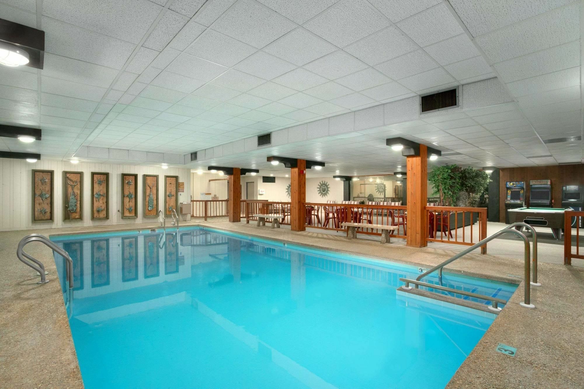 Clarion Pointe Rhinelander Downtown Hotel Exterior photo